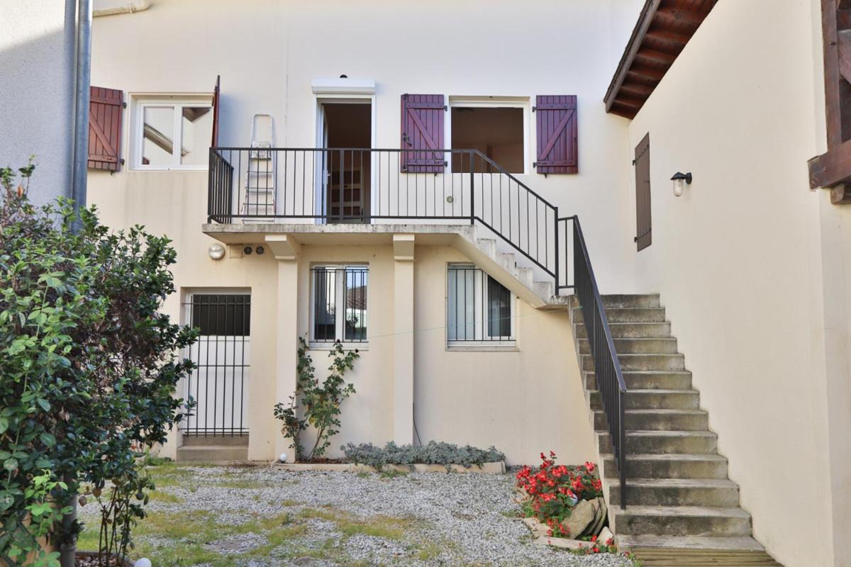 Appartement 1 A 9 Personnes Hagetmau Coeur De Ville Экстерьер фото